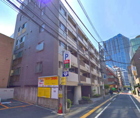 レジェンド高田馬場ＤＵＥ外観２｜レジェンド高田馬場ＤＵＥは平成１３年築、７階建てマンションです。高田馬場益に近く、周辺には飲食店などが多数あり便利です。マンション１階にもコンビニエンスストがあります。