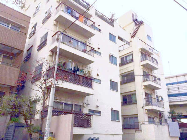 三田綱町ハイツ1｜三田綱町ハイツは７階建てのマンションです。西側に首都高がありますが、近隣にはオーストラリア大使館、綱町三井倶楽部などがあり落ち着いた住環境です。