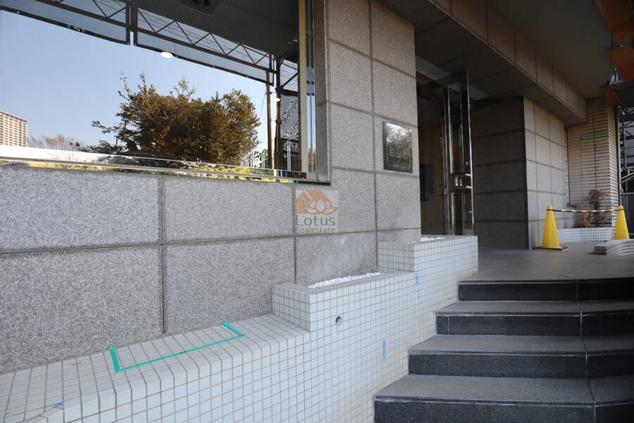 グランレーブ目白東エントランス1｜共用部は、きちんと清掃が行き届いています。