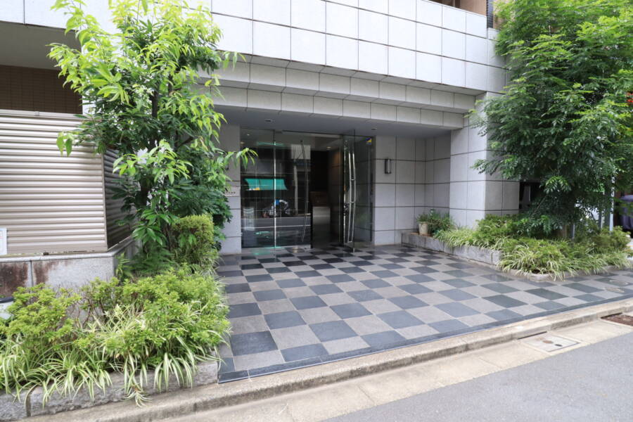 イクス本所吾妻橋エントランス｜エントランスは西側にあります。