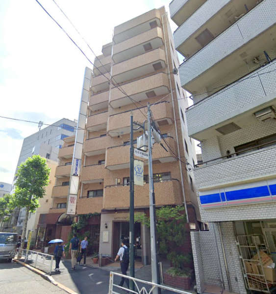 代々木伊藤ローヤルコーポ外観１｜代々木伊藤ローヤルコーポは地上8気立てのマンションです。代々木駅に近く便利な立地です。