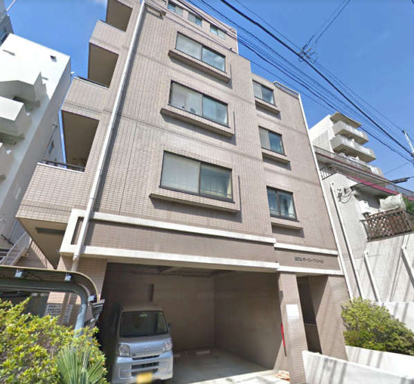 藤和シティコープ新中野は平成6年築、地上9階建てのマンションです。北側は大久保通りに面しています。南側は住宅街です。近くには公園、緑道がある落ち着いた環境です。堀越高校が近くにあります。
