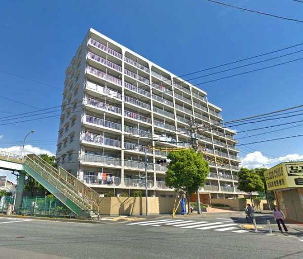 日商岩井宇喜田町マンションは昭和４９年築、地上１０階建ての大規模マンションです。南側が葛西橋通りに面していて、北東側は区立第三葛西小学校に隣接しています。