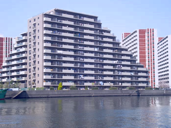 アイキャナルメイツ豊洲２｜アイキャナルメイツ豊洲は平成１３年築の１３階建てマンションです。東南側は東雲運河に面しています。