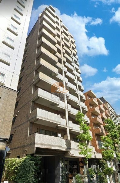フリーディオ西麻布外観１｜フリーディオ西麻布は平成１１年築、地上１３階建てのマンションです。外苑西通りに面しています。