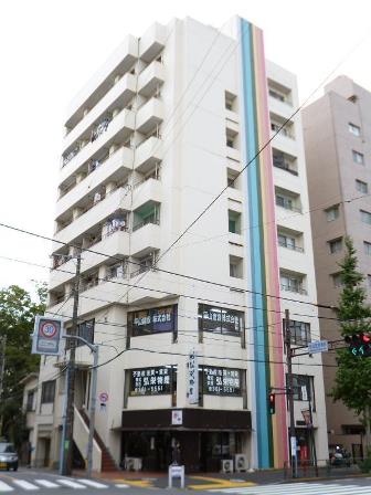 ヴィラレインボー9024｜ヴィラレインボーは昭和４９年築９階建てのマンションです。青梅街道の荻窪警察署前にあります。