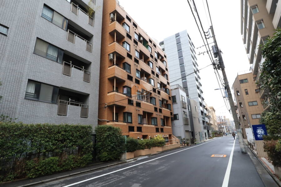 ダイアパレス上野第２外観1｜ダイアパレス上野第２は平成２年築、８階建のマンションです。上野駅徒歩圏内の好立地です。