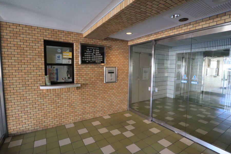 ライオンズマンション堀切菖蒲園第２共用部1｜オートロック付きで安心です。