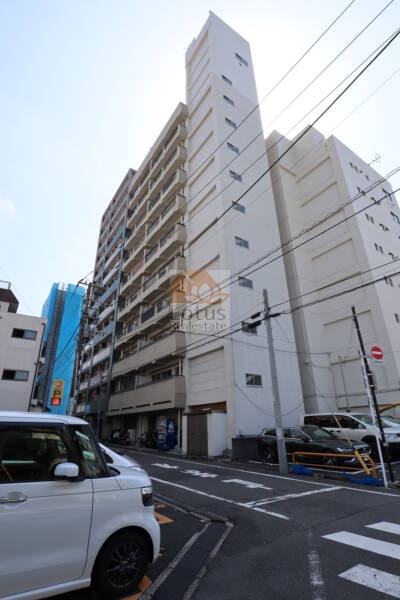 メゾンカタヤマ外観1｜メゾンカタヤマは地上１０階建てのマンションです。白山通りに面していいます。巣鴨地蔵通り商店街が近くにあります。