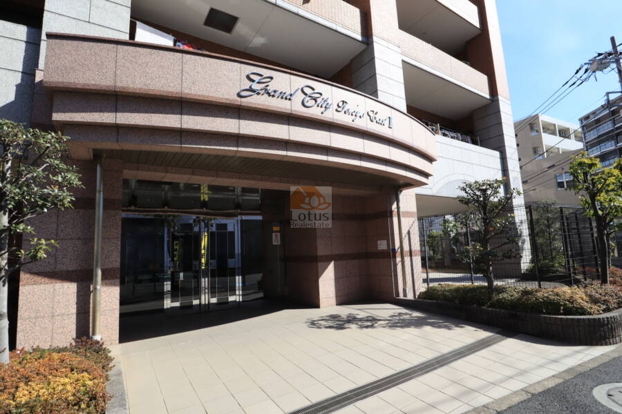 グランシティ東京イースト２エントランス｜オートロック付きで安心です。