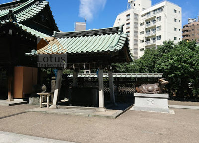 湯島天神｜「湯島天神」まで徒歩2分です。梅の名所でもあります。