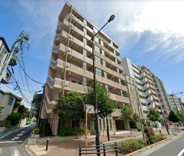 マイキャッスル新宿落合外観４｜マイキャッスル新宿落合は平成１２年築、地上８階建てのマンションです。山手通りに面しています。