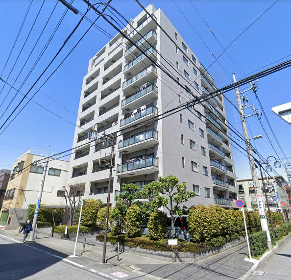 アクシルコート竹の塚外観４｜アクシルコート竹の塚は平成７年築、１３階建てのマンションです。竹ノ塚駅から徒歩５分圏内で、周辺にはイトーヨーカドーやドン・キホーテなど商業施設が多数あります。