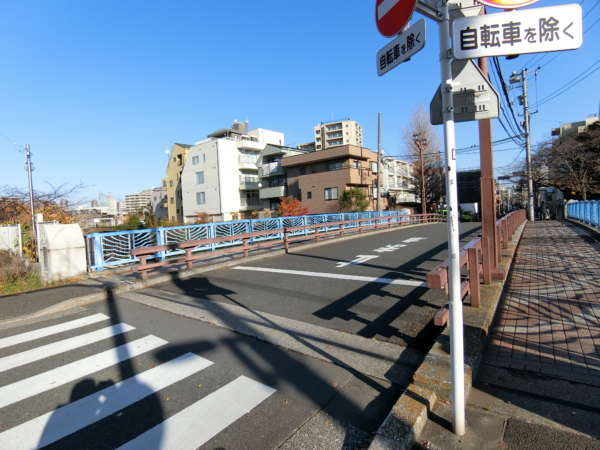 ニックハイム東陽町第２アプローチ7｜こじんまりした端に出ますので、ここをわたります。大横橋といいます。