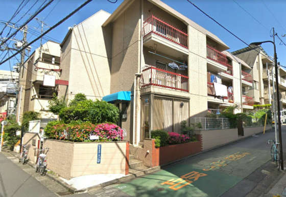 西新宿コーポビアネーズ外観３｜西新宿コーポビアネーズは地上３階建ての低層マンションです。エレベーターはありません。