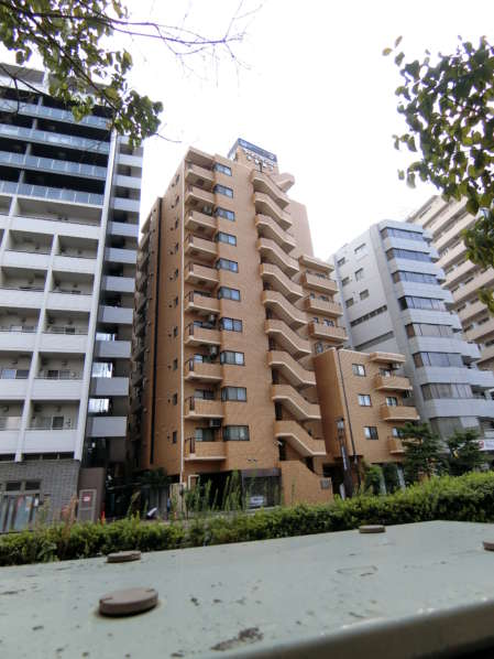ライオンズマンション文京第２外観・共用部7｜ライオンズマンション文京第２は地上１１階建てのマンションです。春日通り沿いです。