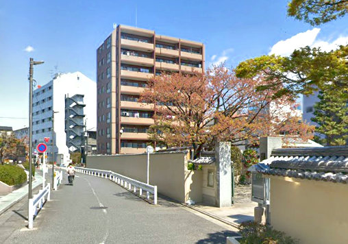 クレストフォルム大島外観４｜クレストフォルム大島は平成12年築の9階建てのマンションです。南側に宝塔寺があり、日当たり良好です。東大島駅、大島駅が徒歩圏内です。