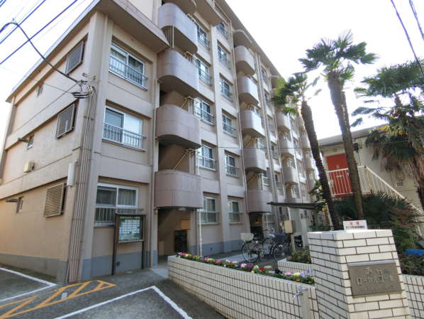 南台第２ローヤルコーポ外観・共用部3｜中野南台第２ローヤルコーポは総和４７年築、６階建てのマンションです。エレベーターはありません。
