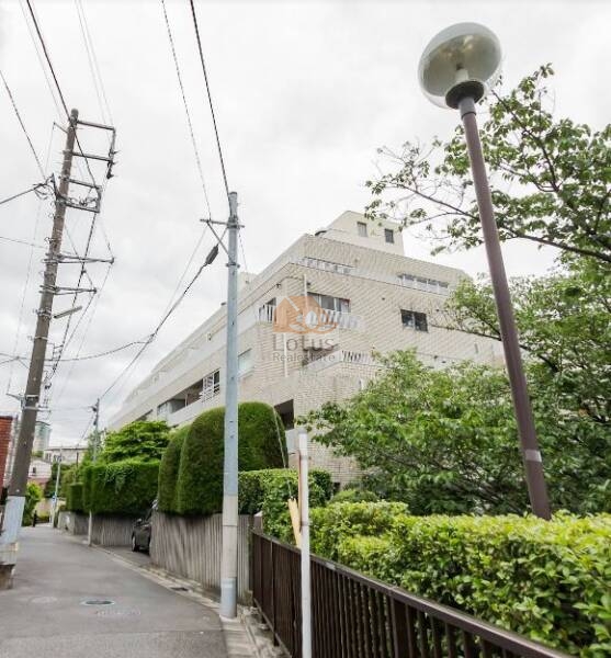 御殿山スカイマンション外観５｜御殿山スカイマンションの東側には「高輪南町児童遊園」があります。