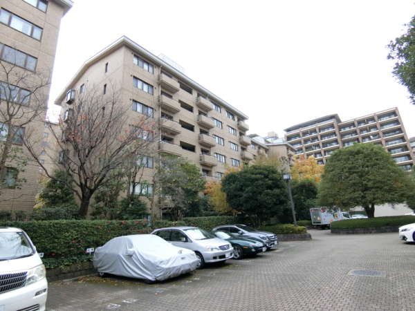 広尾ガーデンヒルズノースヒルＮ棟外観共用部12｜Ｎ棟外観の北側の様子です。