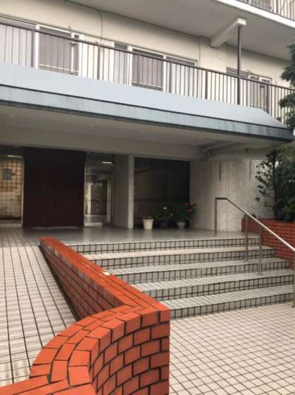 上石神井グリーンハイツエントランス１｜エントランスにはスロープがついています。