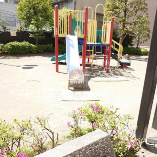 根津一丁目児童遊園｜南西側には「根津一丁目児童遊園」があります。