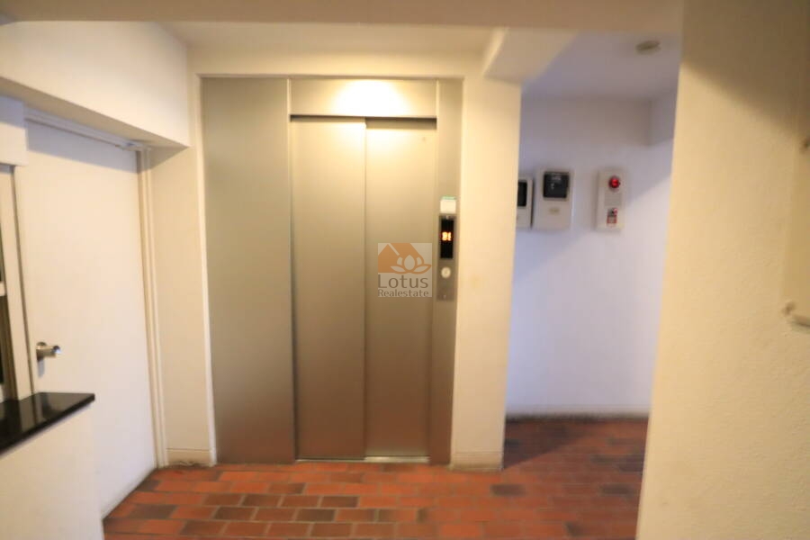 ライオンズマンション元麻布共用部2｜エレベーターがあります。