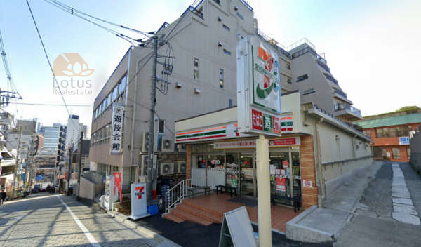 市ヶ谷見附ハイム外観２｜お隣に「セブンイレブン市ヶ谷佐内町店」があります。