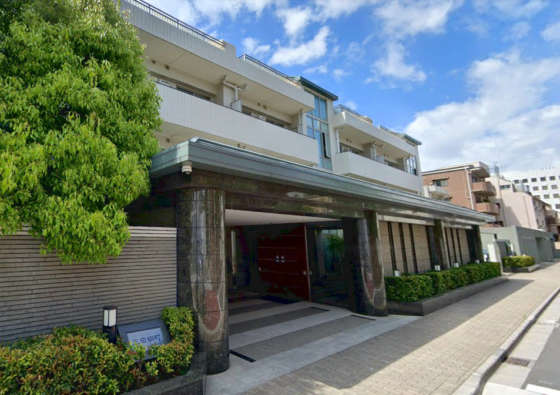 パークコート三田綱町外観２｜パークコート三田綱町は平成１４年築、地上５階建てのマンションです。