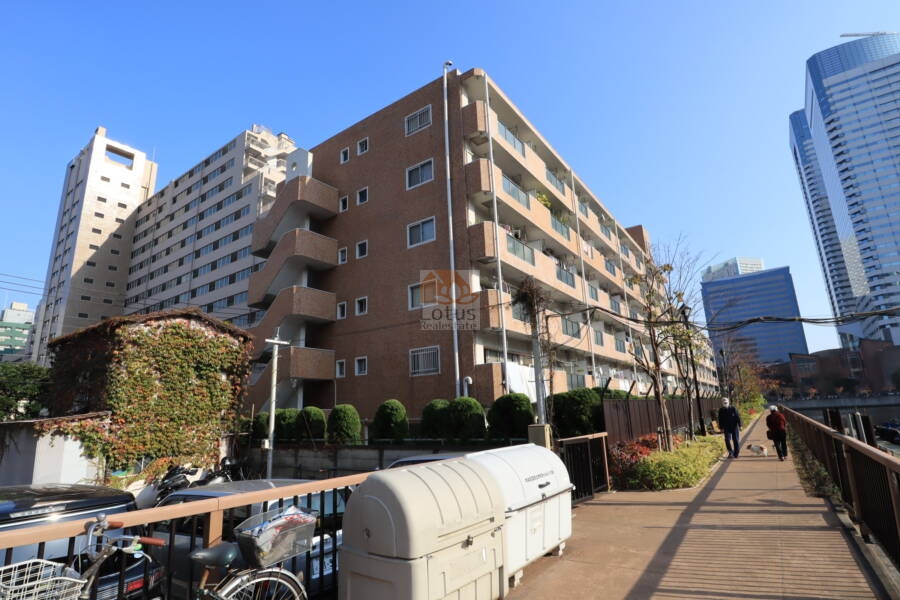 月島ローヤルコーポ外観1｜リバーサイドマンションです。