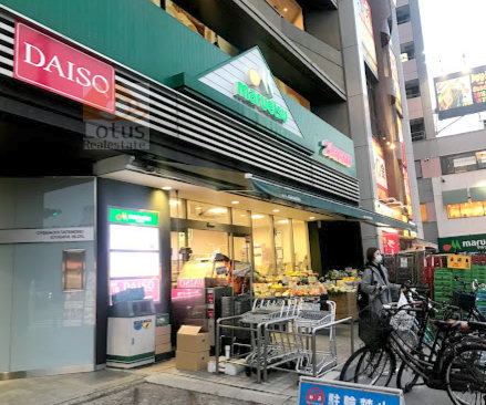 マルエツ 市ヶ谷見附店｜「マルエツ 市ヶ谷見附店」まで徒歩４分です。靖国通りに面しています。２４時間営業です。地下にはダイソーもあります。