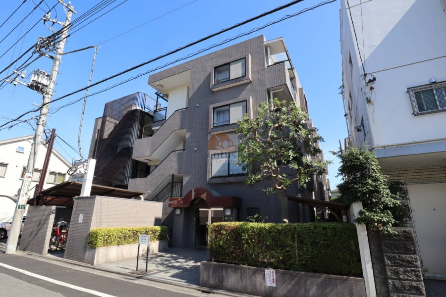 南小岩スカイマンション外観1｜南小岩スカイマンションは平成２年築、４階建てのマンションです。小岩駅からフラワーロードを通って１５分ほどの静かな住宅街にあります。