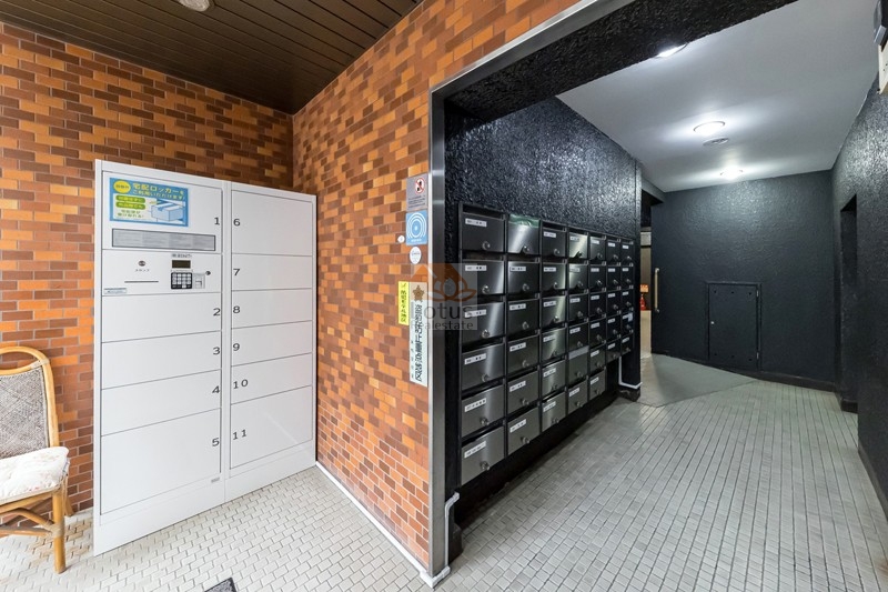 大塚コーポビアネーズ宅配ボックス｜不在時には荷物の受け取りが可能な宅配ボックスが設置されています。