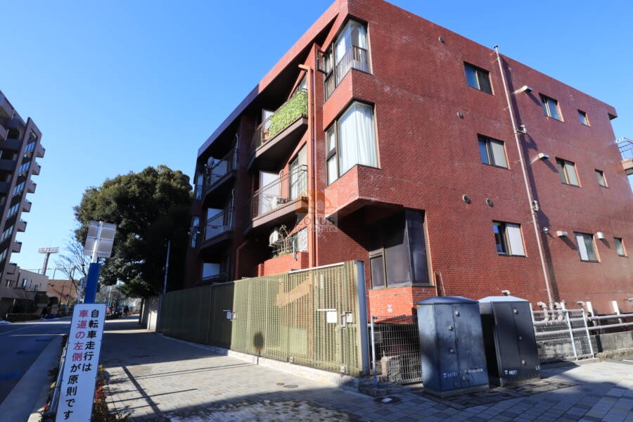 ライオンズマンション元麻布外観2｜ライオンズマンション元麻布は昭和53年築、3階建のマンションです。