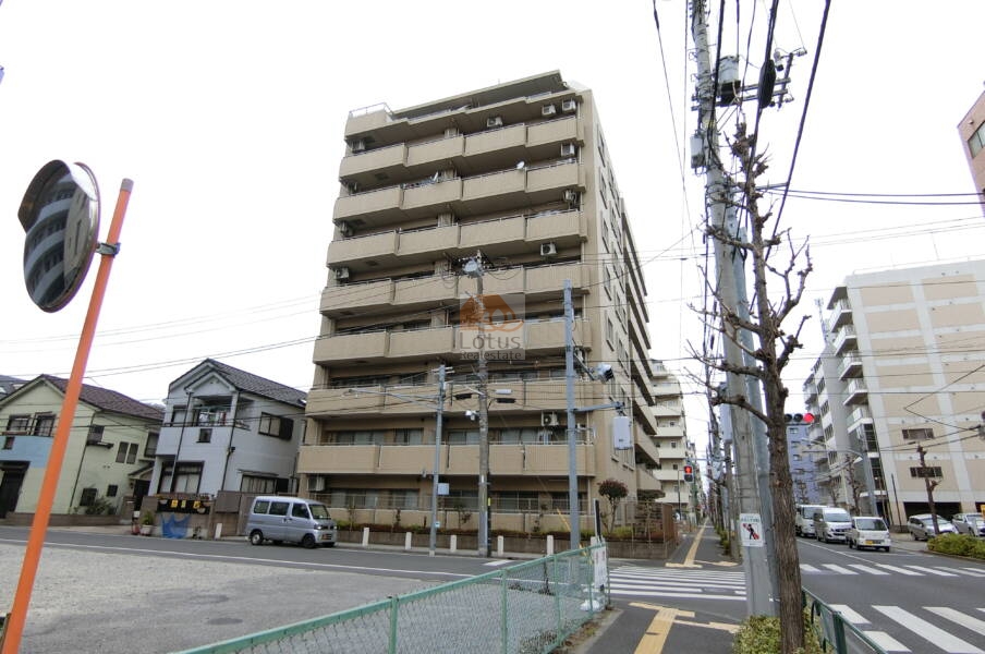 レーベンハイム綾瀬パークヴェール外観1｜レーベンハイム綾瀬パークヴェールは平成14年築、9階建てのマンションです。