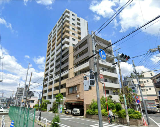 ライオンズ墨田アーバンマークス外観２｜ライオンズ墨田アーバンマークスは平成２１年築、地上１５階建てのマンションです。鐘ヶ淵通り沿いにあります。