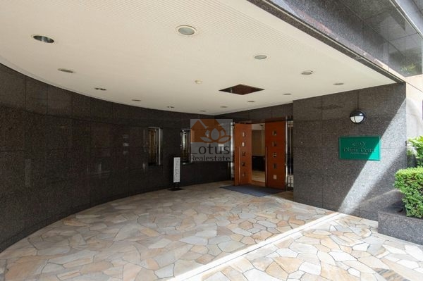 ディアナコート恵比寿エントランス１｜恵比寿駅に近く利便性良好です。広尾駅も徒歩圏内です。