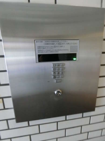 ローザ赤坂外観共用部5｜オートロック完備されています。