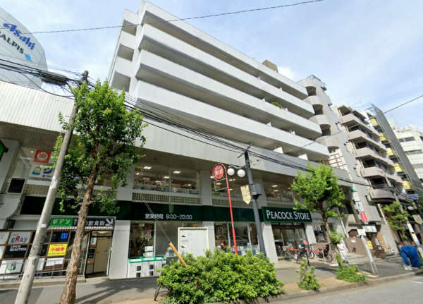 第一恵比寿マンション外観２｜第１恵比寿マンションは昭和４４年築、７階建てのマンションです。恵比寿駅から徒歩５分圏内の便利な立地です。１階にはスーパーが入っています。