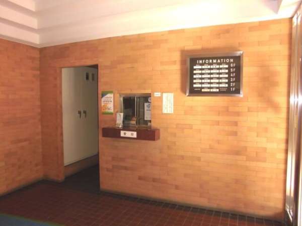 ライオンズマンションお花茶屋共用部1017-2｜エントランスホールの様子。総戸数２３戸のかわいらしいマンションです。