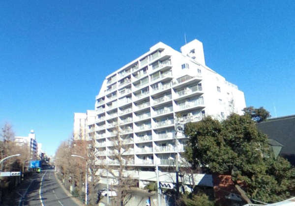 小田急目白台マンション外観２｜目白通りをまっすぐ歩けば目白駅です。