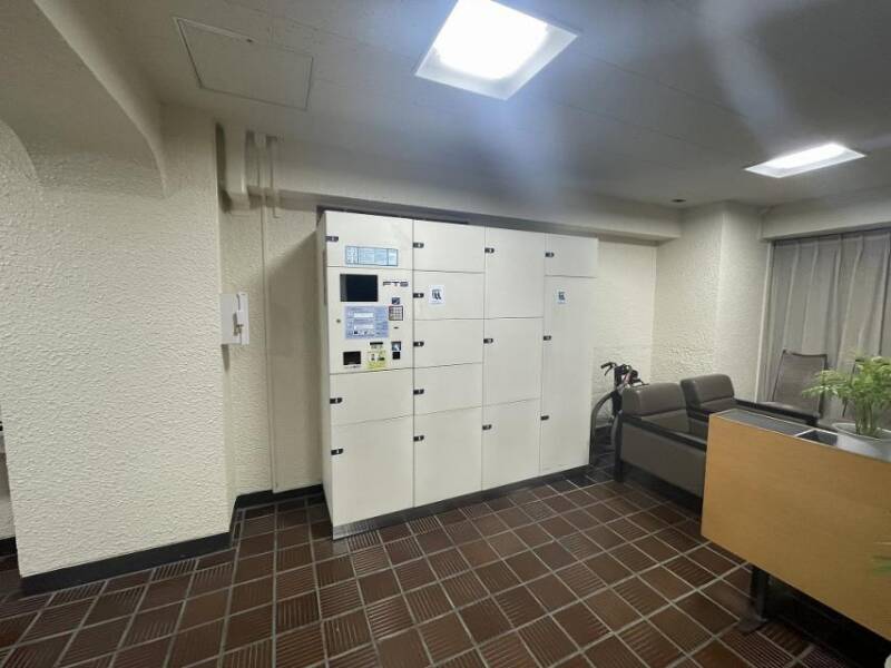 日商岩井目白台マンション宅配ボックス｜後付けの宅配ボックス。これがあると便利ですね。