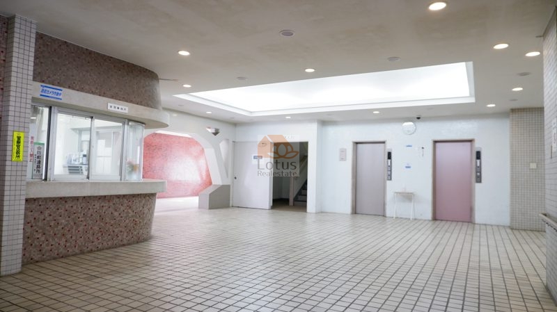 南青ハイツエントランスホール｜エントランスホールです。