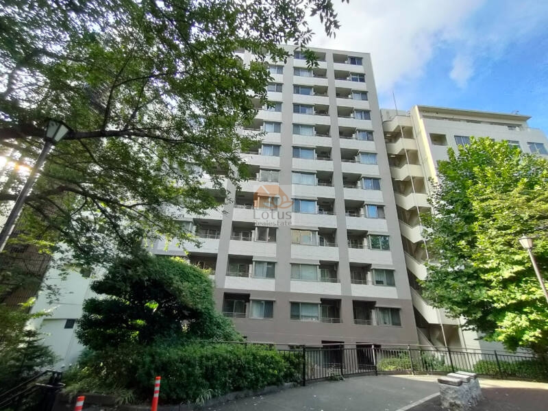 クオリア御茶ノ水パークフロント外観2｜南側に宮本公園があり日当たり良好です。