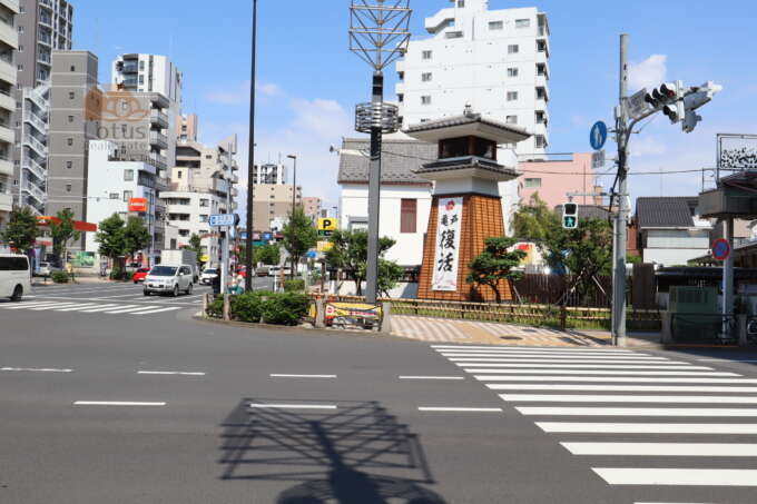 亀戸｜亀戸四丁目交差点が近くにあり、駅との体感の距離感も非常に近いロケーションです。