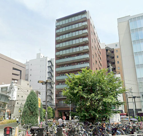 グランスイート代々木外観１｜グランスイート代々木は平成１８年築、１２階建てのマンションです。ＪＲ代々木駅東口から徒歩１分の立地です。周辺にはコンビニ、飲食店等が充実しています。ＪＲ新宿駅も徒歩圏内です。