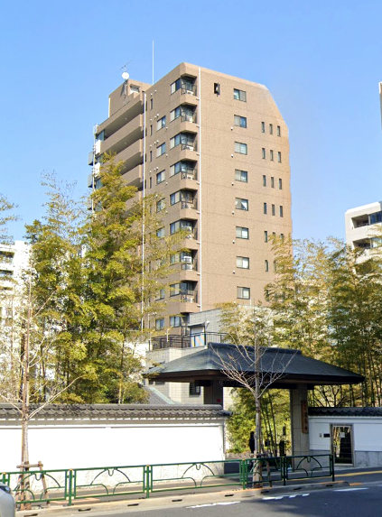セントラルコート北千住外観４｜セントラルコート北千住は平成９年築、１２階建てのマンションです。旧日光街道に面しています。北千住駅から商店街を通っていけるので便利です。