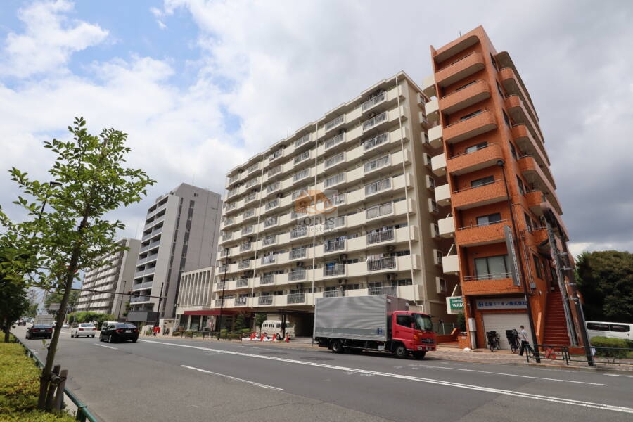 東陽六丁目ハイツ外観1｜東陽６丁目ハイツは昭和５９年築、１０階建てのマンションです。葛西橋通りに面しています。北側は仙台堀川公園です。目の前のイースト２１にはショップ、レストランがあるので便利です。