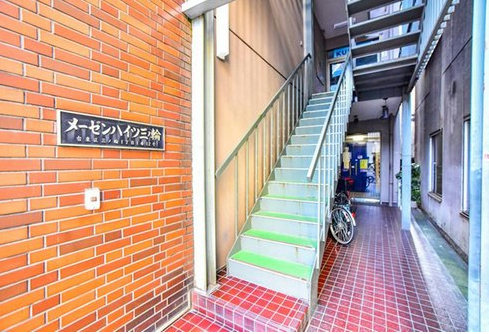 メーゼンハイツ三ノ輪外観２｜エントランスアプローチです。