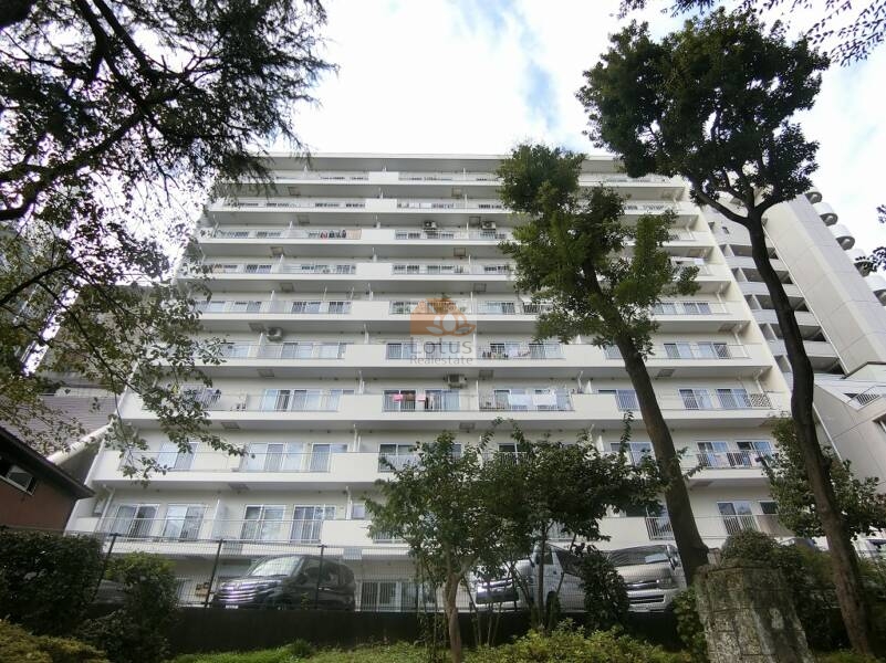 第２７宮庭マンション外観４｜第２７宮庭マンションは１０階建てのマンションです。春日通りに面しています。裏手に区立大塚公園があります。新大塚駅から徒歩５分圏内です。
